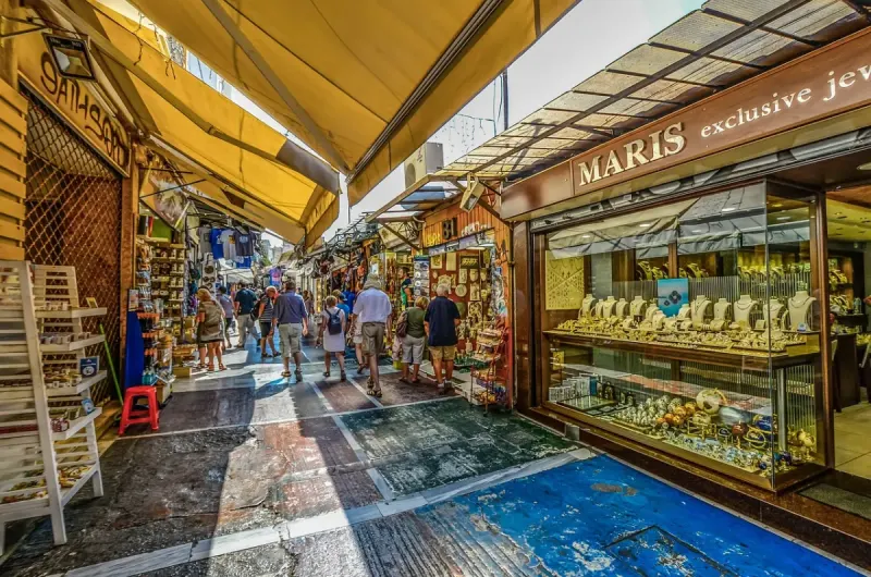How to Avoid Tourist Traps in Popular Destinations